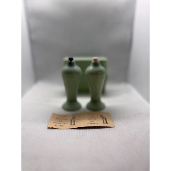 Vintage Carvanite Salt & Pepper Shaker Set in Jadeite Green — Mid-Century Modern - Picture 2 of 8